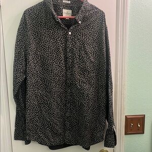 American Eagle - Black and White Pattern Shirt